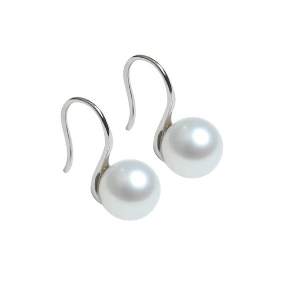 - Sterling silver 9mm Natural Fresh water White Round  Pearl Earrings - Picture 1 of 12